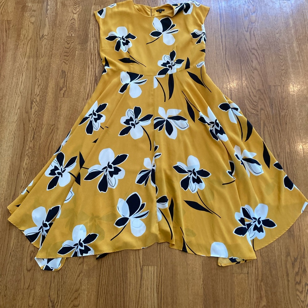 Who What Wear Floral Gold Dress with Black and White Accents Sz XXL